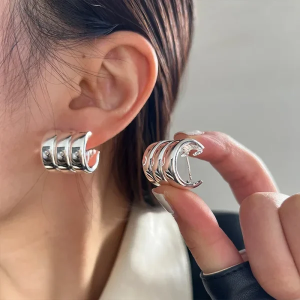 Opvallende Driecirkel Oorbellen – Eenvoudige en Verfijnde Damesoorbellen in Trendy Stijl - Image 5