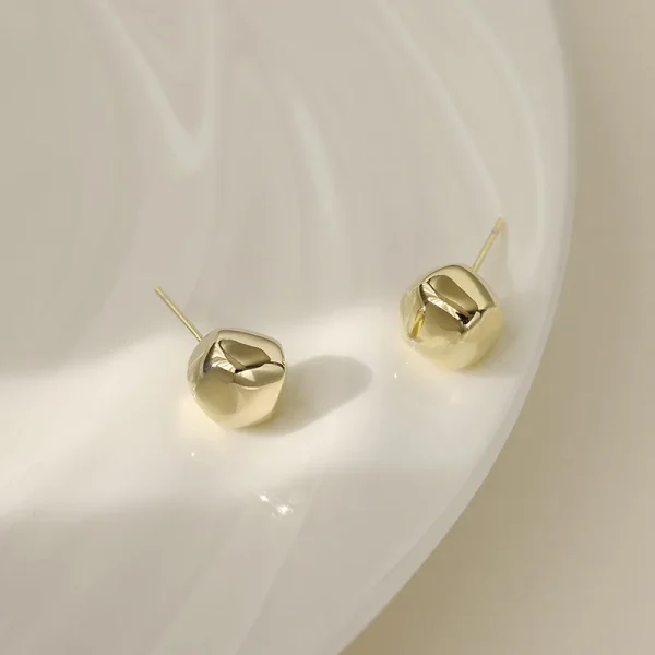 Zilveren Oorknopjes  – Sierlijke Stijl | Eenvoudige en Modieuze Sieradenaccessoires - Image 2
