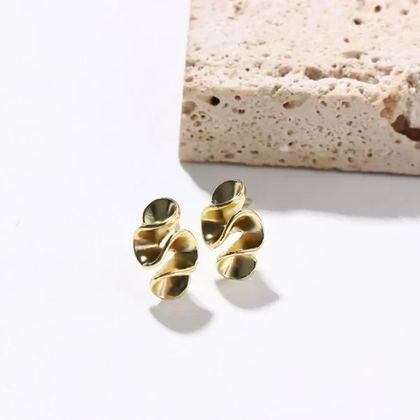 Zilver Dames Oorbellen – Bloemvormige, Eenvoudige Geplooide Studs – Fijne Geometrische Oorsieraden - Image 3