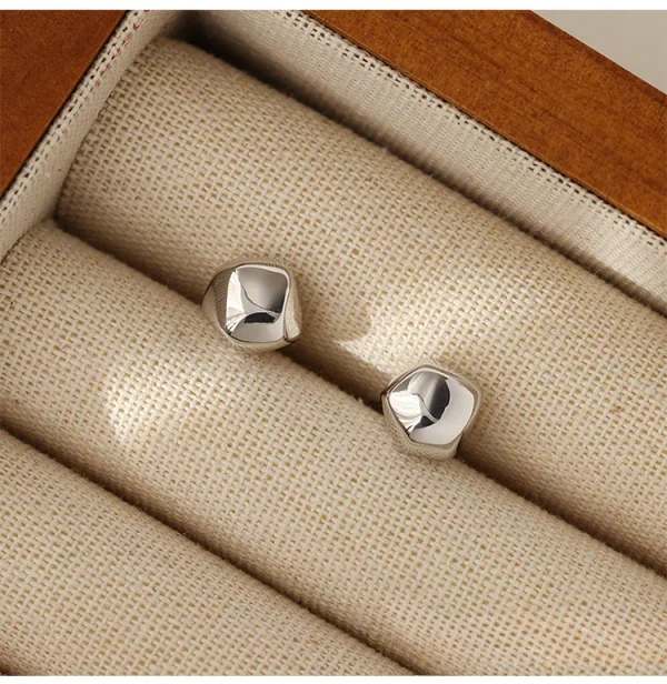 Zilveren Oorknopjes  – Sierlijke Stijl | Eenvoudige en Modieuze Sieradenaccessoires - Image 6